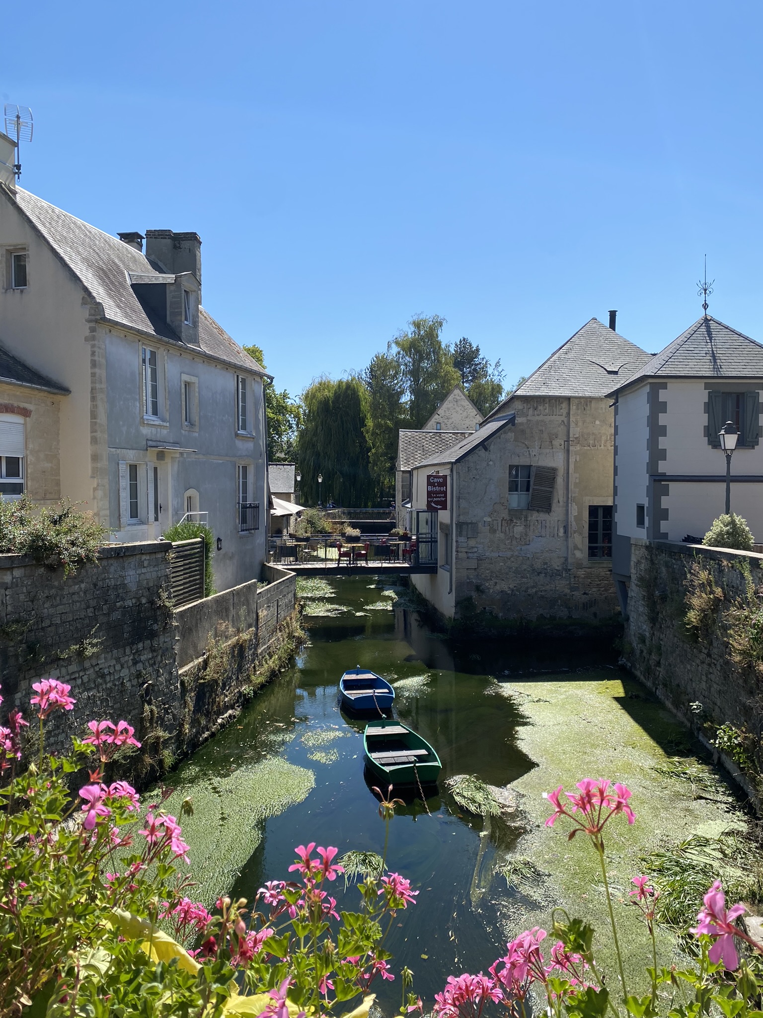 Uno scorcio del centro storico di Bayeux in Normandia